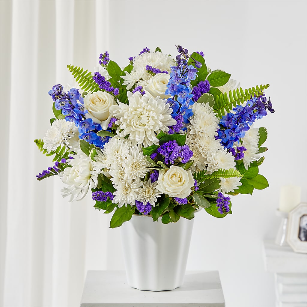 Hold Dear Tabletop Basket – SWEET CREATIONS BROOKFIELD FLWRS & BLLNS, Brookfield IL