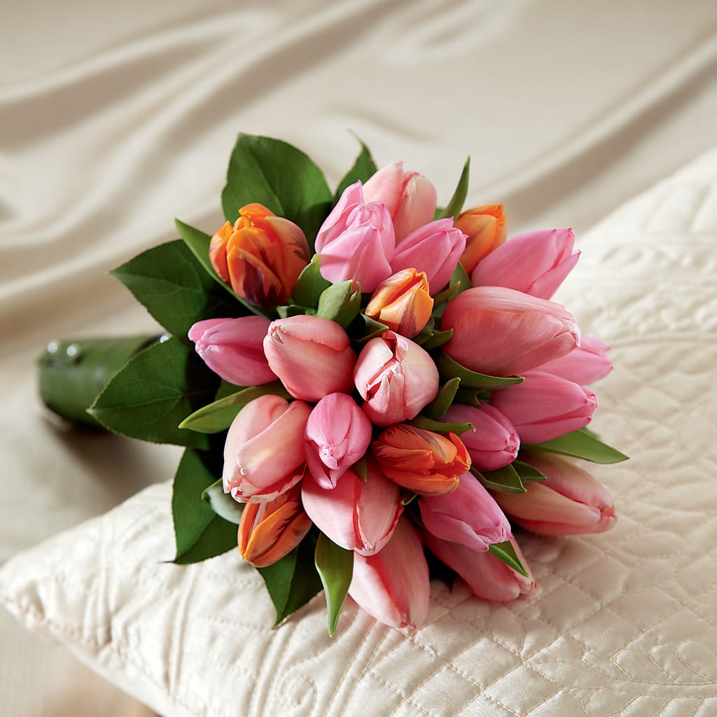 Embraceable Bouquet – SWEET CREATIONS BROOKFIELD FLWRS & BLLNS, Brookfield IL