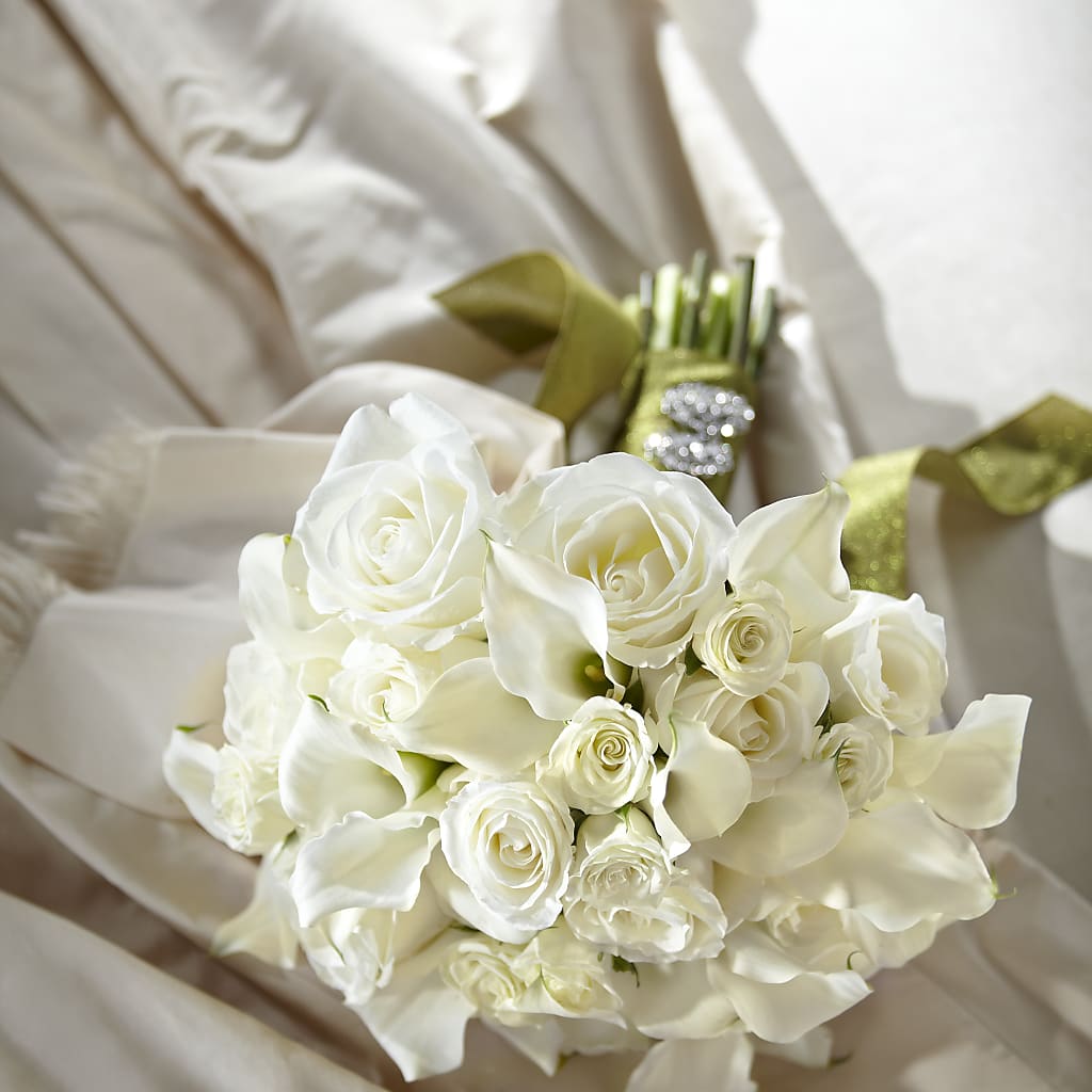 Serene Highness Bouquet – SWEET CREATIONS BROOKFIELD FLWRS & BLLNS, Brookfield IL