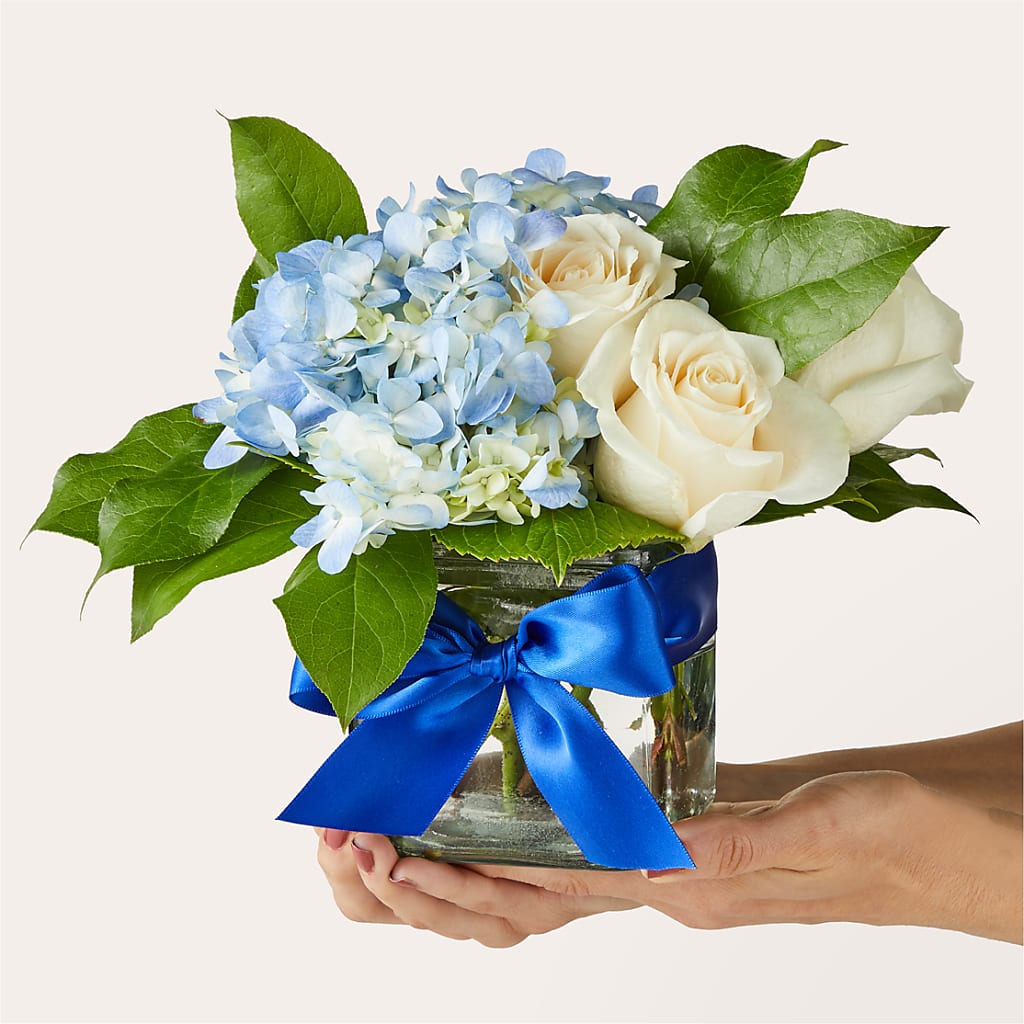 Sky Blue Delight Bouquet – SWEET CREATIONS BROOKFIELD FLWRS & BLLNS, Brookfield IL