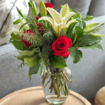 Sparkling Snowflakes Bouquet – SWEET CREATIONS BROOKFIELD FLWRS & BLLNS, Brookfield IL