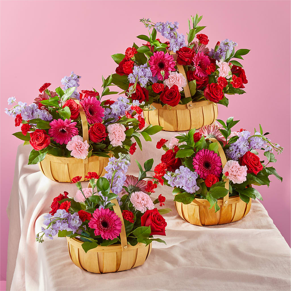 Pink Picnic Basket – SWEET CREATIONS BROOKFIELD FLWRS & BLLNS, Brookfield IL