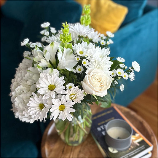 Classic Ivory – A Florist Original – SWEET CREATIONS BROOKFIELD FLWRS & BLLNS, Brookfield IL