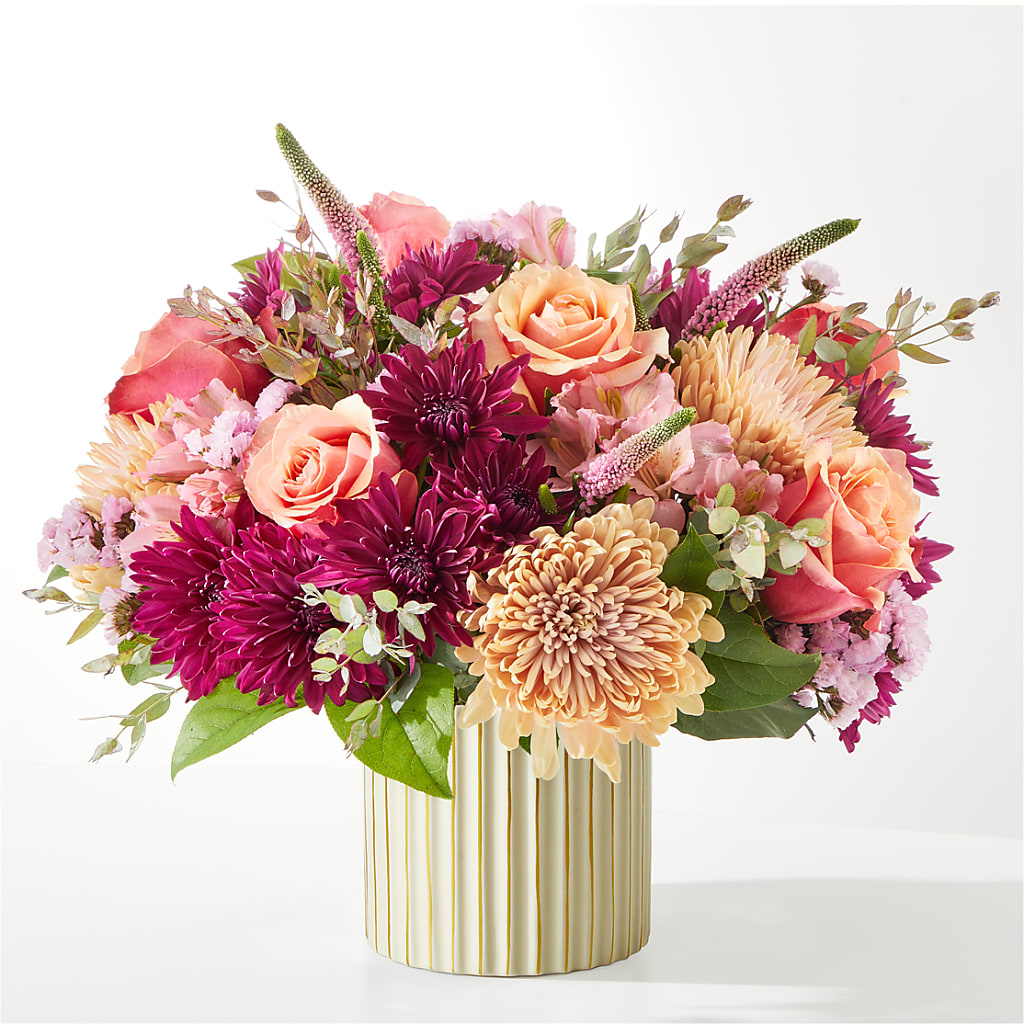 Berry Cobbler Bouquet with Ivory Vase – SWEET CREATIONS BROOKFIELD FLWRS & BLLNS, Brookfield IL